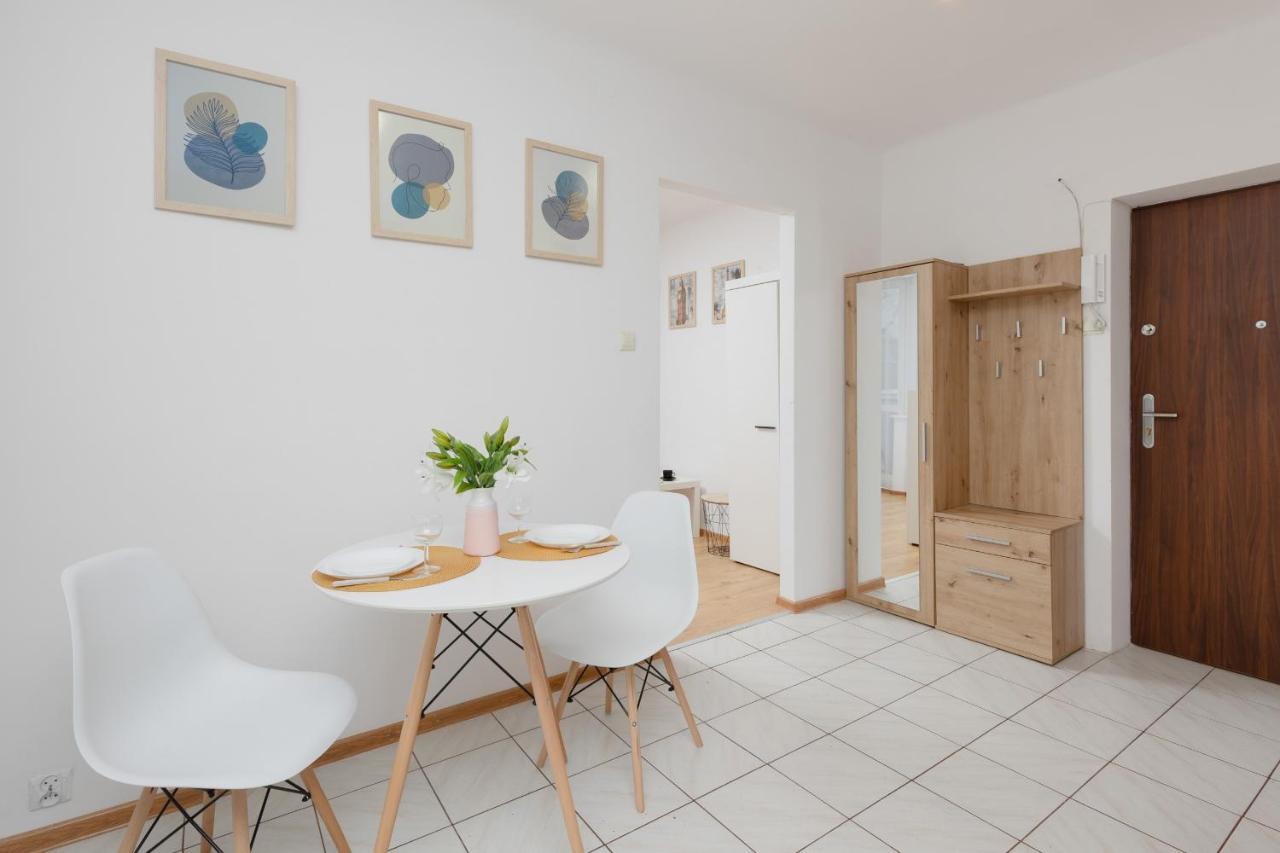 Warsaw Airport Studio Astronautow With Balcony By Renters Apartment Bagian luar foto