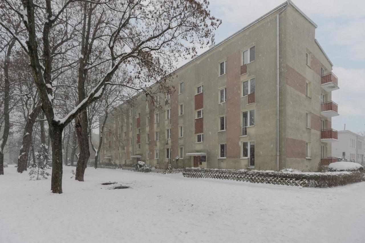 Warsaw Airport Studio Astronautow With Balcony By Renters Apartment Bagian luar foto