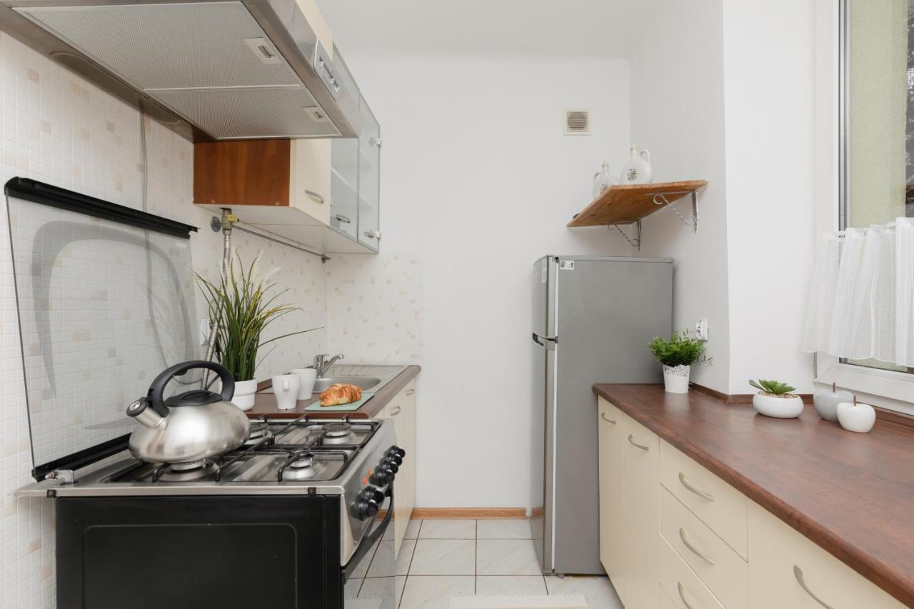 Warsaw Airport Studio Astronautow With Balcony By Renters Apartment Bagian luar foto